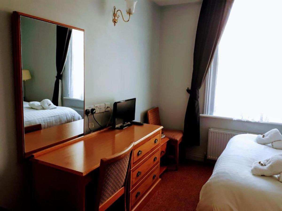 Oyo 3 Crescent Gardens Hotel บาธ ภายนอก รูปภาพ
